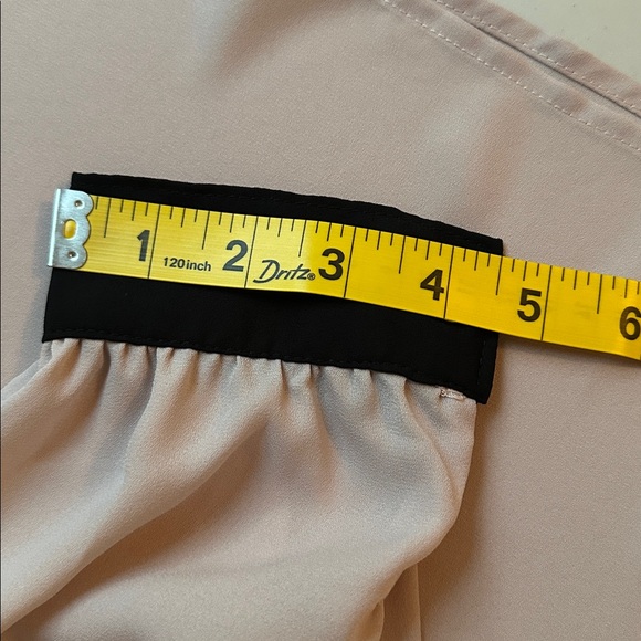 Elegant ANNE KLEIN Women's Blouse with Black Trim Size Medium. - Picture 11 of 16